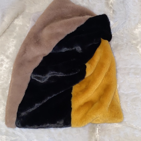 Uec faux fur scarf - Picture 3 of 4